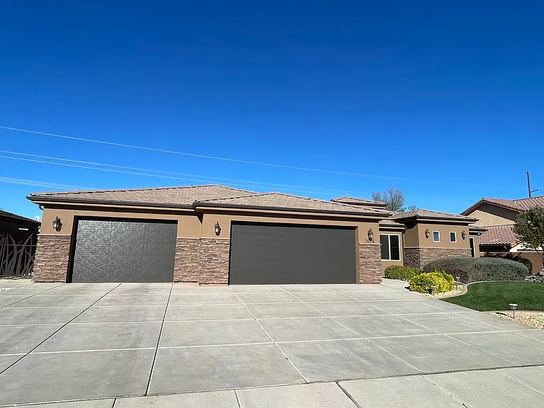 2676 S 3030 E — Photo 3
