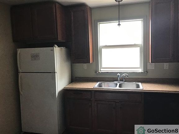 3rd image of 7662 Canton Dr