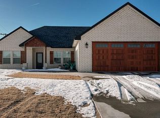 221 Spruce St, Hinton, OK 73047