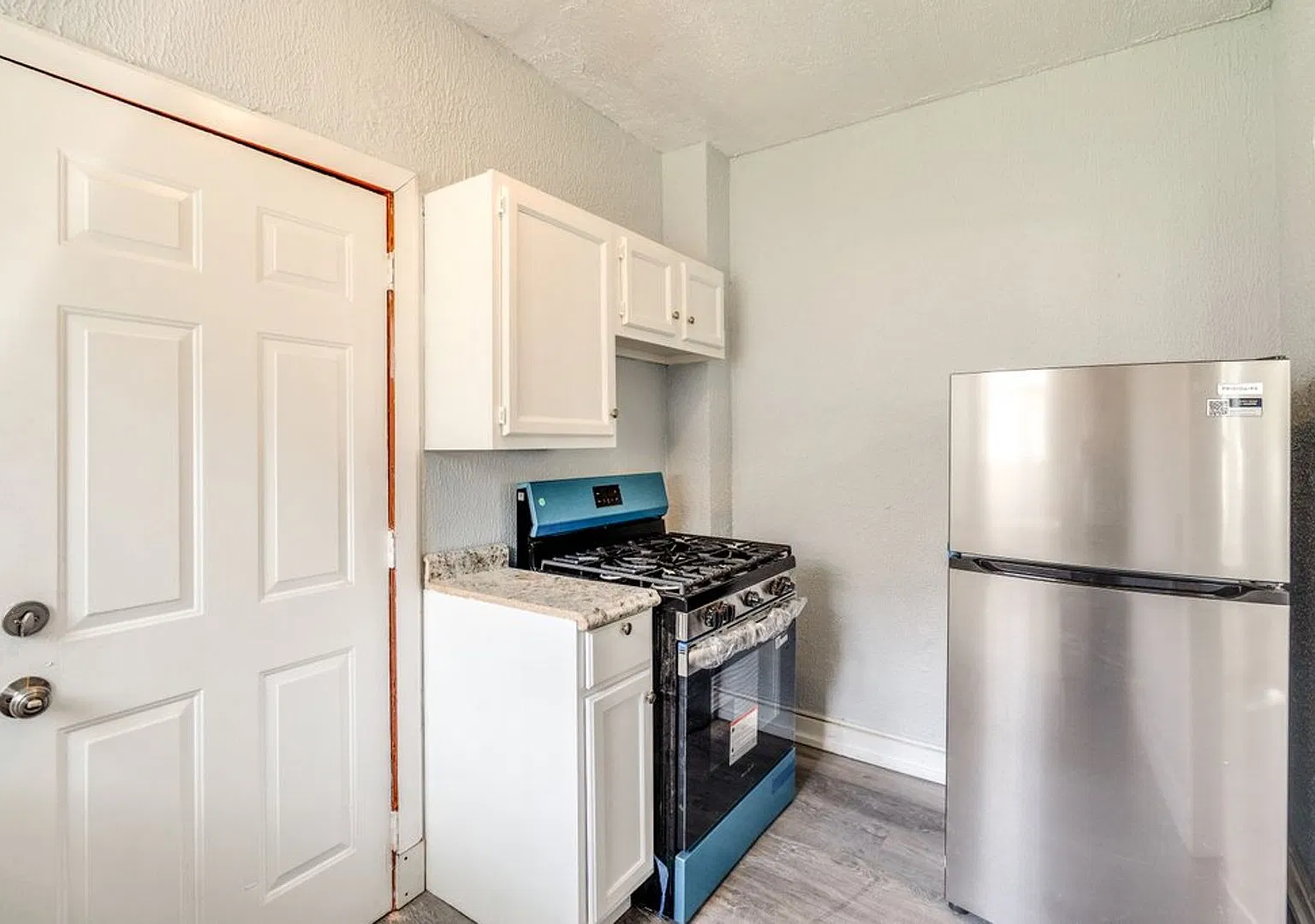 2 bed, 1.0 bath, $1,199 — Photo 1