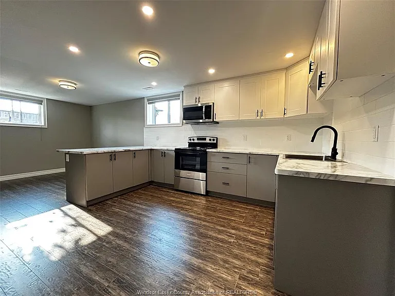 2125 Fox Run Rd — Photo 4
