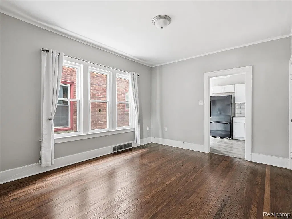 2 bed, 1100 sqft, $1,550 — Photo 4