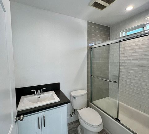 2nd image of 789 E 41st Pl #789