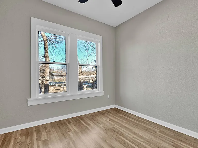 439 W Lubbock St — Photo 13