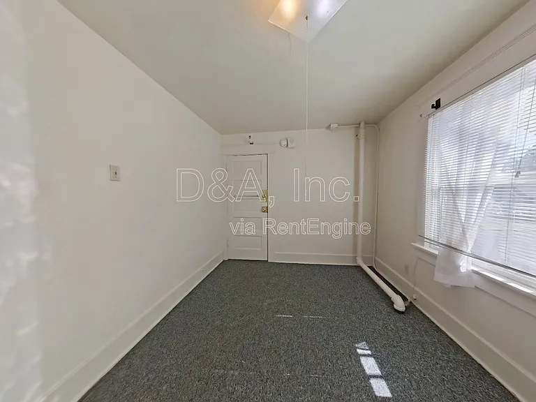 242 NW 15th St #1 — Photo 4