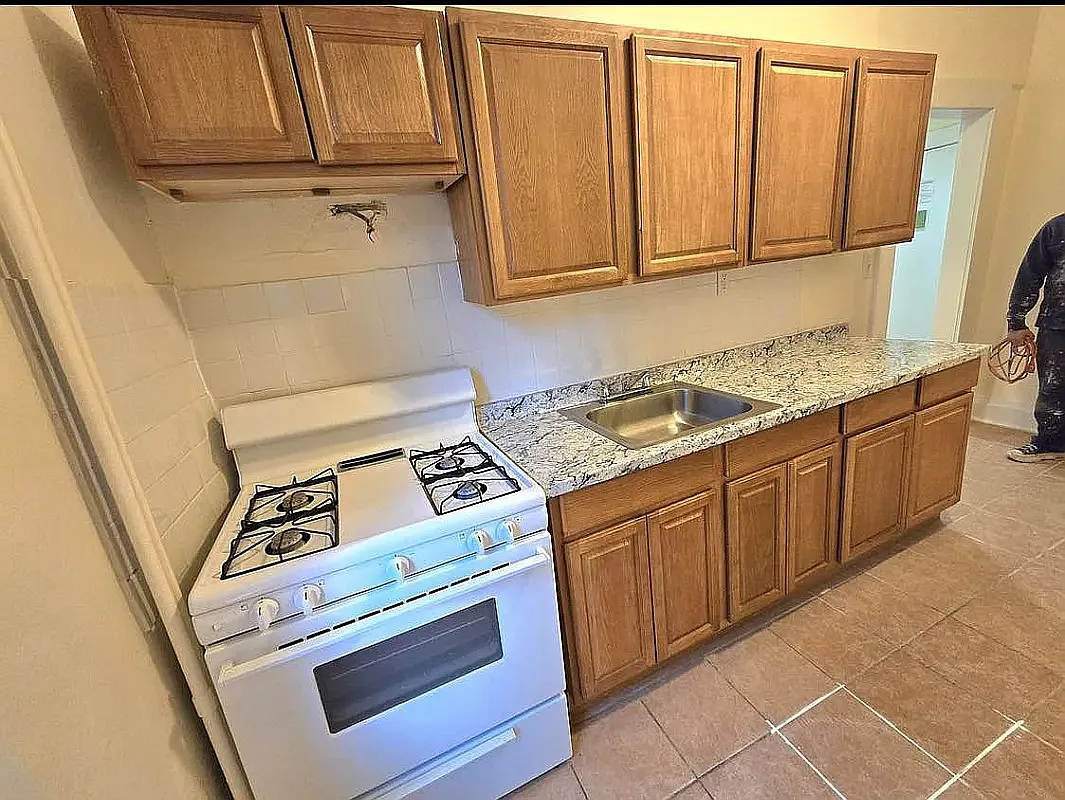 188 Parkside Avenue — Photo 2