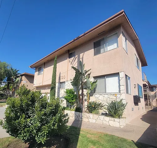 2630 Linden Ave #1 Photo 1