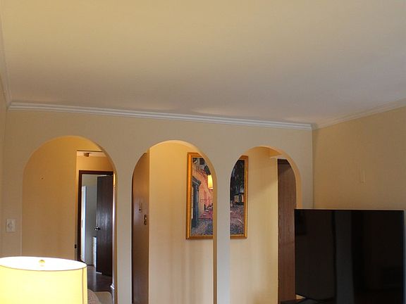 5th image of 4009 W 105th St APT 3