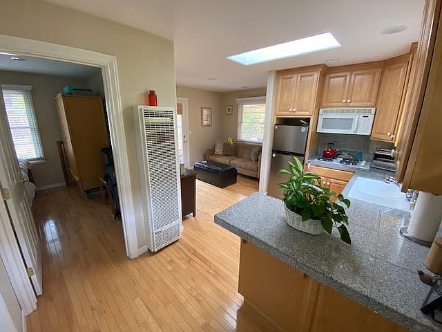 1st image of 1744B Almond Ave