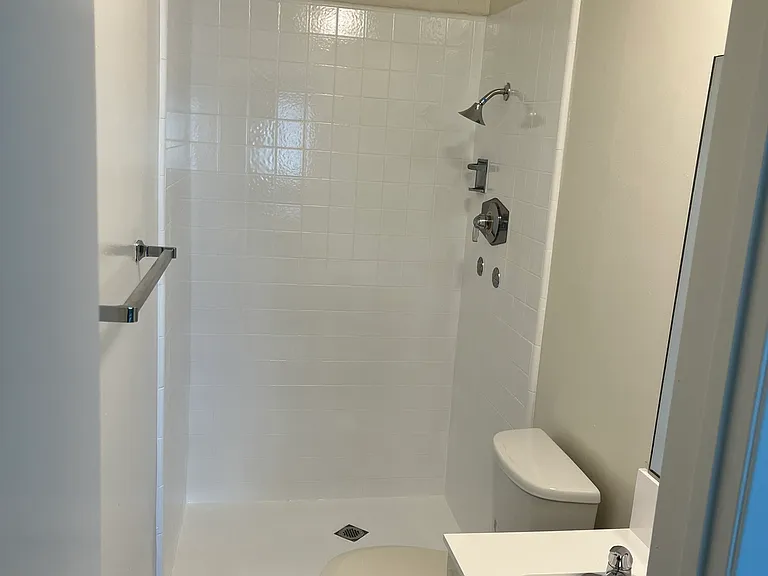 Le Baron Apartments — Photo 13