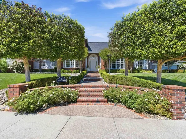 8 Hunters Ter, Danville, CA 94506
