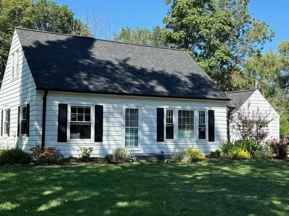 17824 W Roosevelt AVENUE, New Berlin, WI 53146