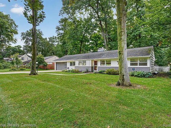 4th image of 44505 Governor Bradford Rd