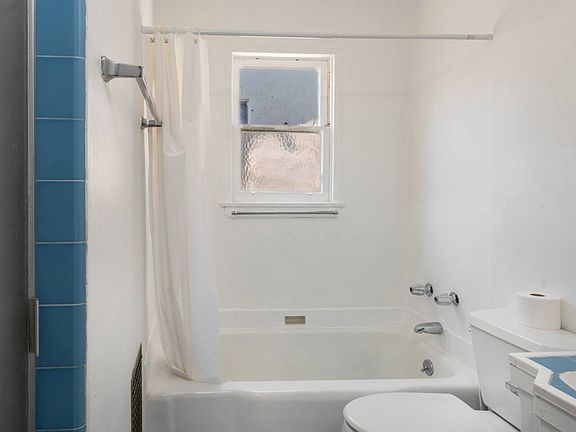 5th image of 1546 S Bedford St #Id1043035p