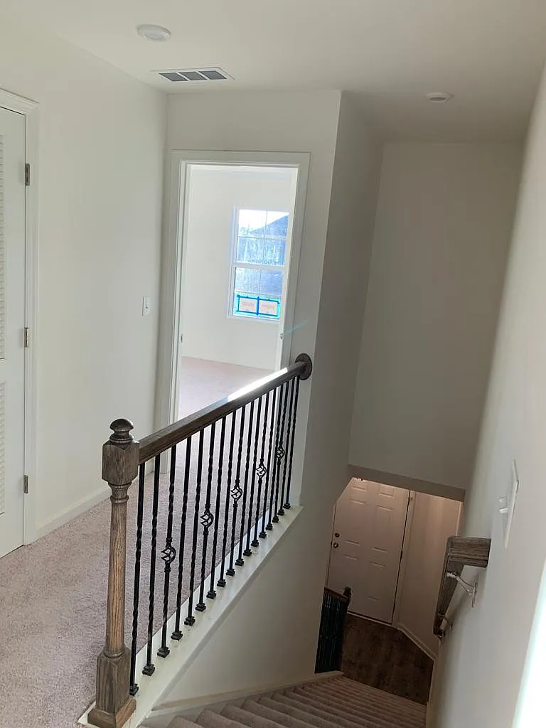 3 bed, 2.5 bath, 1387 sqft, $2,000 — Photo 4