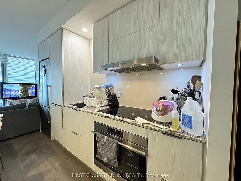 1 Bloor St E #811 — Photo 5