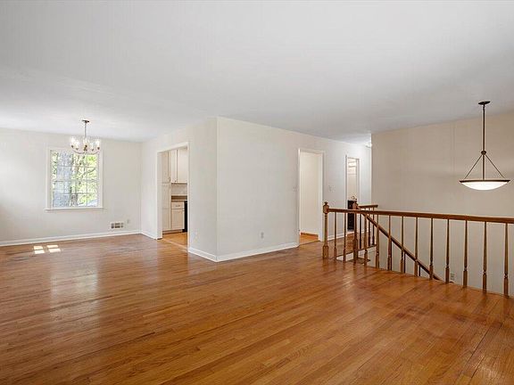 4th image of 4005 Balsam Dr