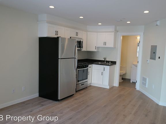 2nd image of 721 Ashbury St #721D
