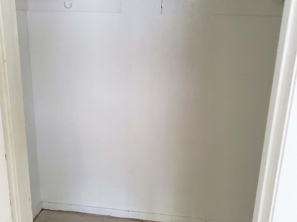 Bed Closet 1
