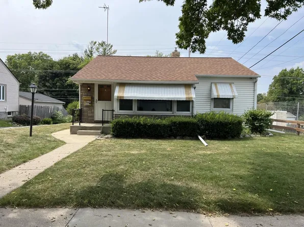 W63N407 Hillcrest AVENUE, Cedarburg, WI 53012