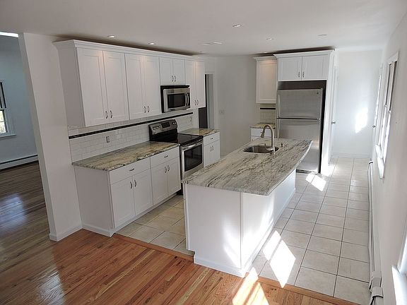 2nd image of 863 Derry Dr