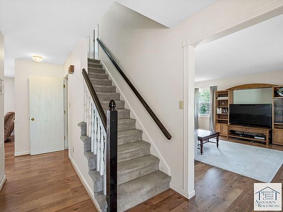 5th image of 115 Vista View Ln