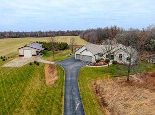946 Prairie Queen Rd, Cambridge, WI 53523