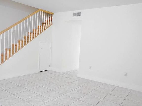5th image of 245 NE 141st St