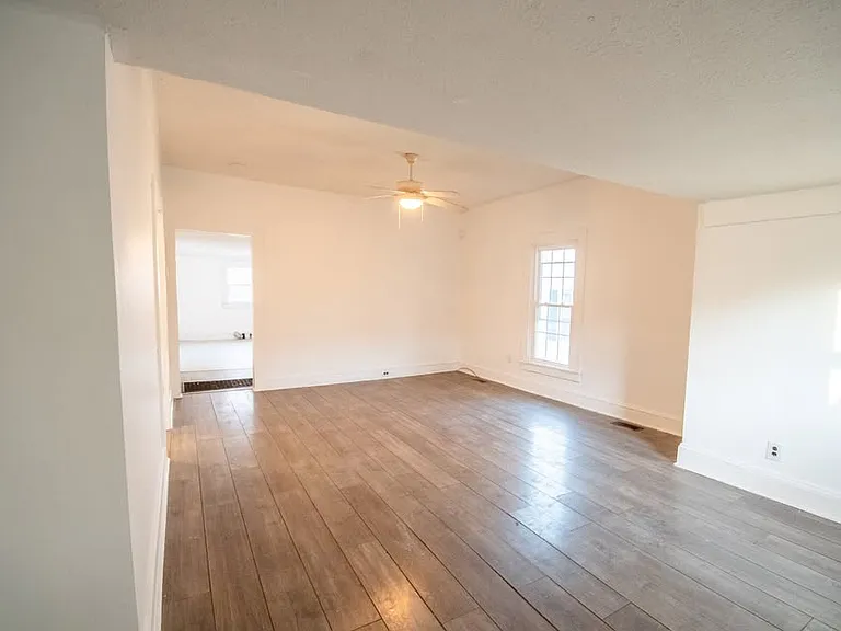 1120 Alexander St — Photo 2