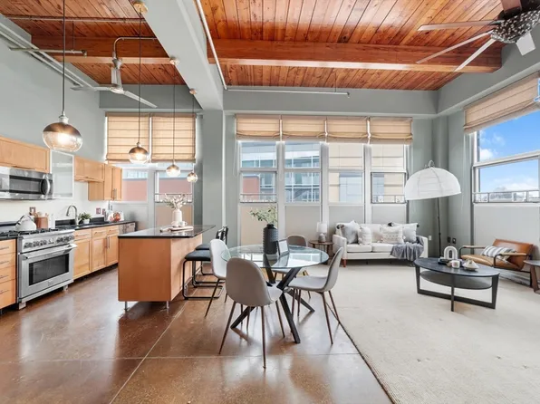 118 Holmes St Unit 302, Quincy, MA 02171