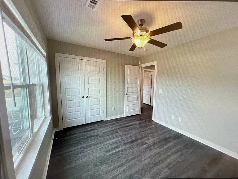 1563 N Pershing St — Photo 4