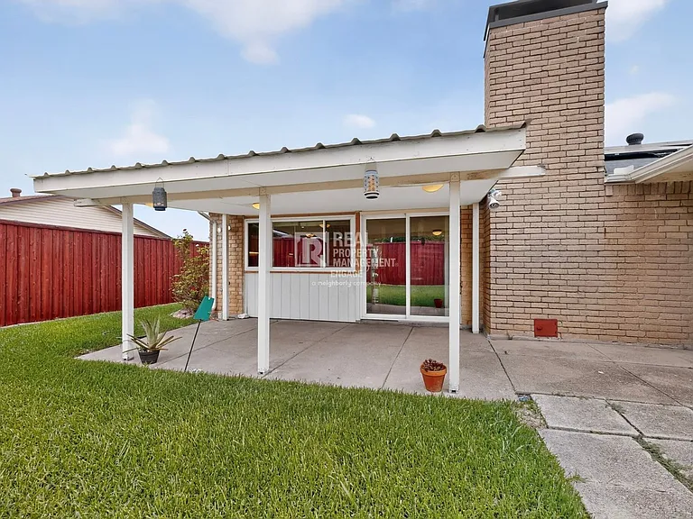 4548 Newcombe Dr — Photo 42