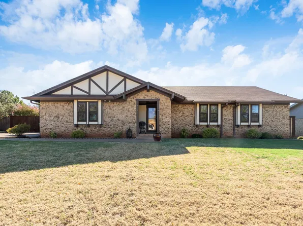 114 Valley Dr, Electra, TX 76360
