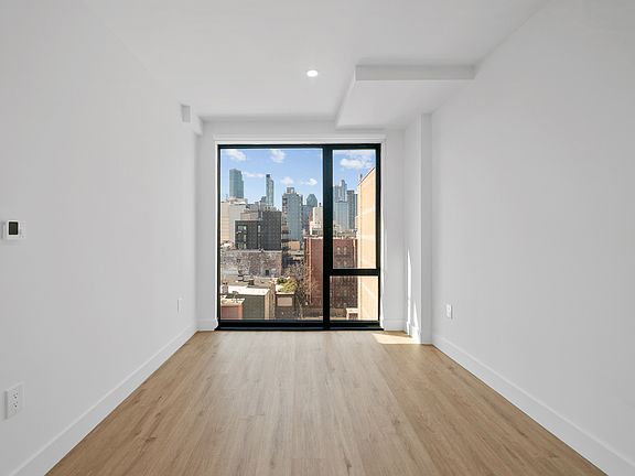 5th image of 2516 37th Ave #3A