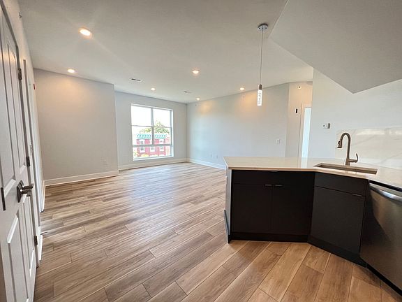 5th image of 3953 Lancaster Ave #4