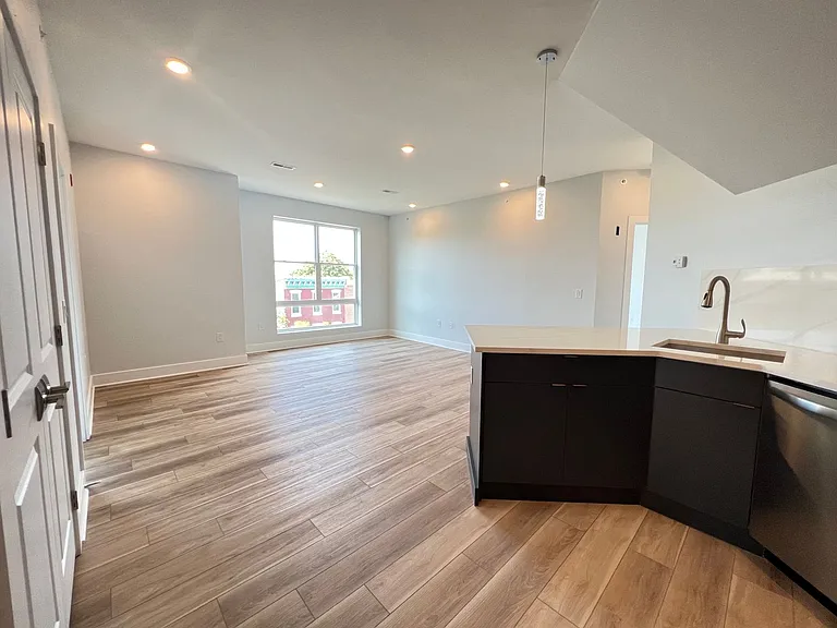 3951 Lancaster — Photo 29