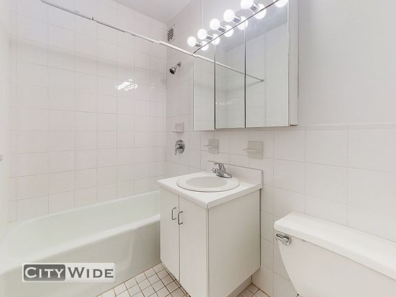 4th image of 117 W 58th St APT 2I