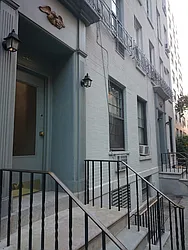 305 East 70th Street in Lenox Hill