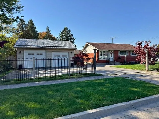 4 bed, $3,300 — Photo 2