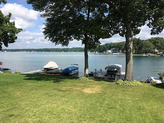 5th image of 1361 W Gull Lake Dr
