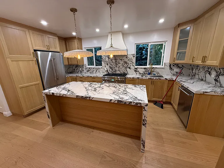 1508 Kelton Ave — Photo 2