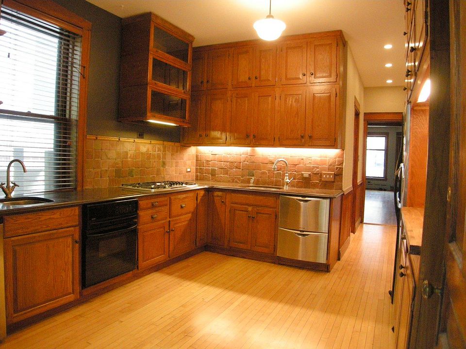 2nd image of 2913 N Burling St APT 1