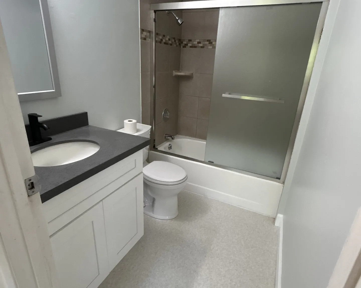 3 bed, 1300 sqft, $3,600 — Photo 3