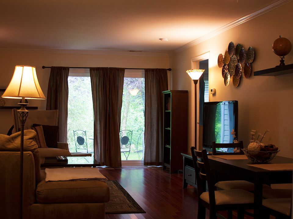 living/dining area
