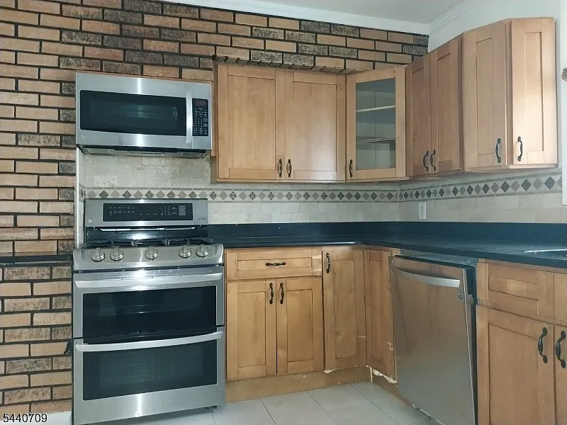2 bed, 1.0 bath, $2,200 — Photo 4