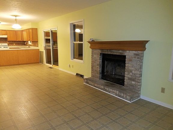 4th image of 203 Scarlet Oak Dr