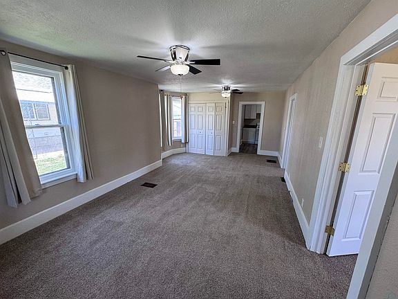 2nd image of 608 S Helen St