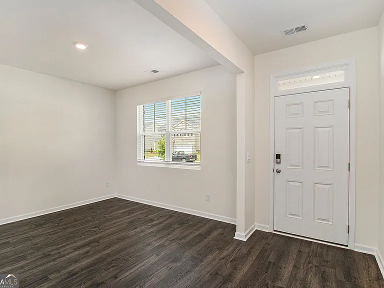 568 Whitman Ln — Photo 22