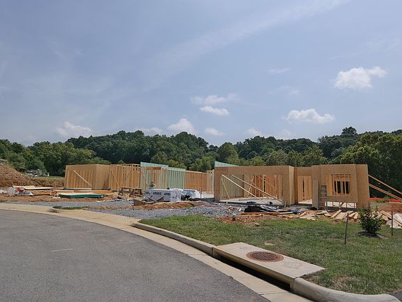 2nd image of 33 Brookfield Ln