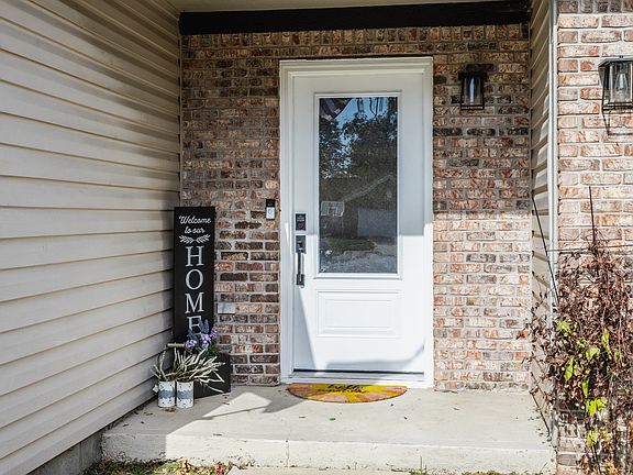 4th image of 15 Sable Chase Cir